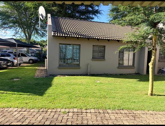 2 BEDROOM TOWNHOUSE FOR SALE IN ELDORETTE